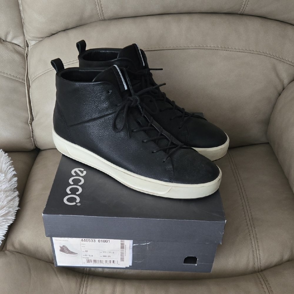 Ecco Women's Black Leather High-Tops Genuune Leather Upper & Lining Size 11